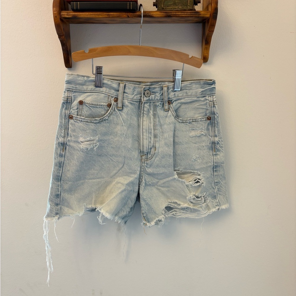 American Eagle 90s Boyfriend Denim Shorts • Distressed Light Wash • Size 2